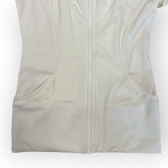 Lululemon In Flux Jacket SIZE 8 Cream Off White Luon Swift Lightweight Thumbhole - Picture 9 of 12